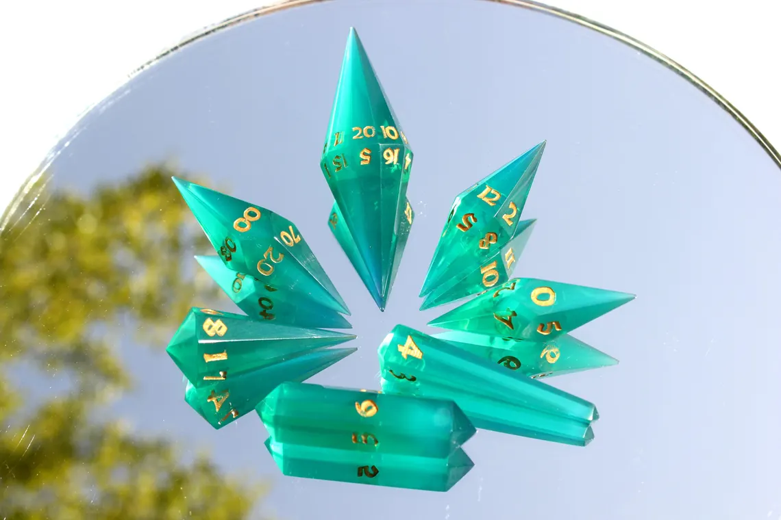 Emerald Green Translucent Crystal DnD Dice Set Handmade & Unique - Görsel 6