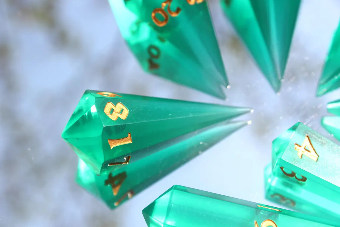 Emerald Green Translucent Crystal DnD Dice Set Handmade & Unique - Görsel 3